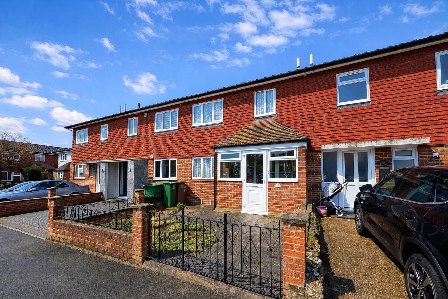3 bed property in Twickenham Close, Beddington